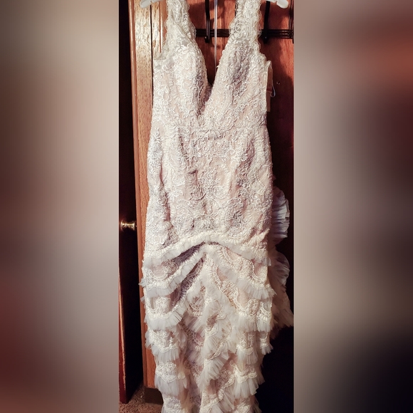 Size 4 Wedding dress, trumpet slip, head piece, veil, ribbon sequence belt. - Picture 11 of 13